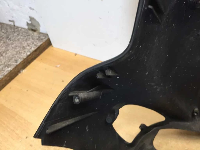 Aprilia Sr 50 Használt Orridom, Első Idom (Karcok vannak rajta, 1 db fülből Kb. 1 cm hiányzik ) Kör Sr