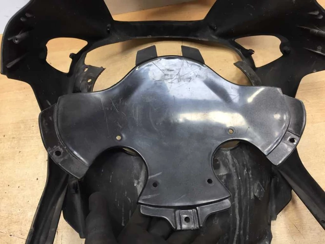 Aprilia Sr 50 Használt Orridom, Első Idom (Karcok vannak rajta, 1 db fülből Kb. 1 cm hiányzik ) Kör Sr