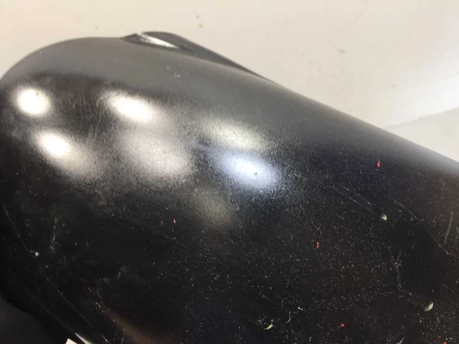 Aprilia Sr 50 Használt Első Sárvédő (Fekete-piros), ( Házilag festett, Sérült )