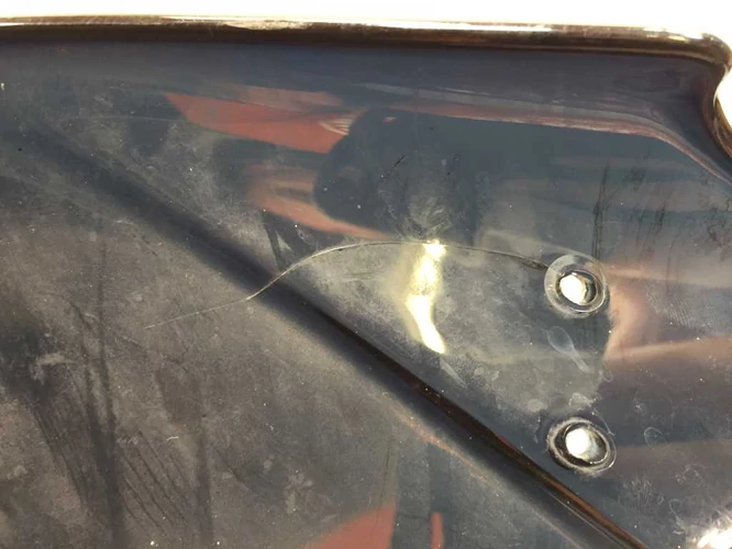 Aprilia Sr 50 Használt Plexi ( Kör Sr ), ( Sérült, Csúszott, Törött  )