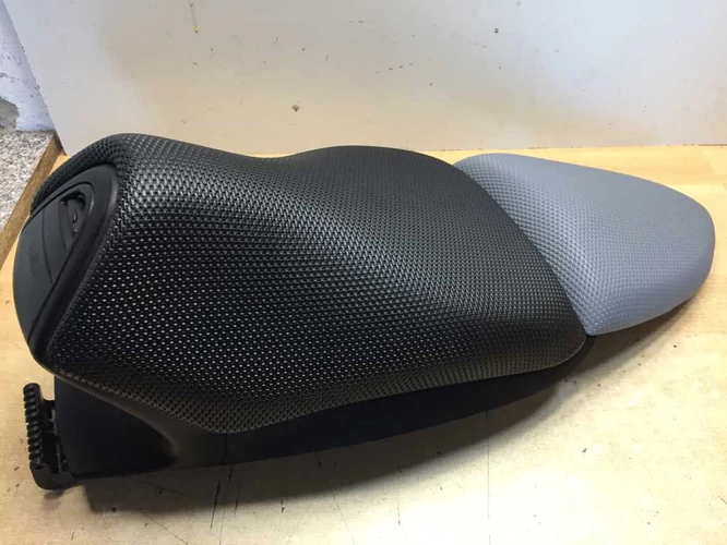 Aprilia Sr 50 Factory Ülés (Fekete-Szürke)