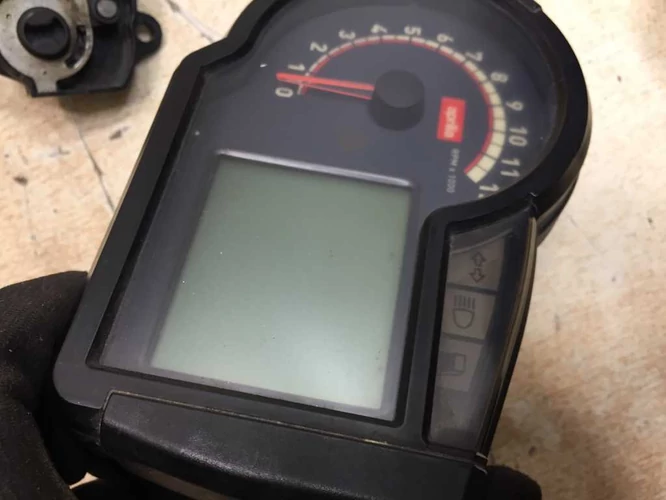 Aprilia Sr 50 Factory DITECH Használt Műszerfal 26305km  ( DITECH !!! ) 1db kulcs, ( 