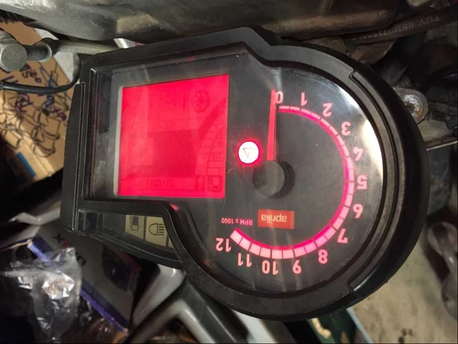 Aprilia Sr 50 Factory DITECH  Használt Műszerfal 26427km  ( DITECH !!! ) 1db kulcs, ( 